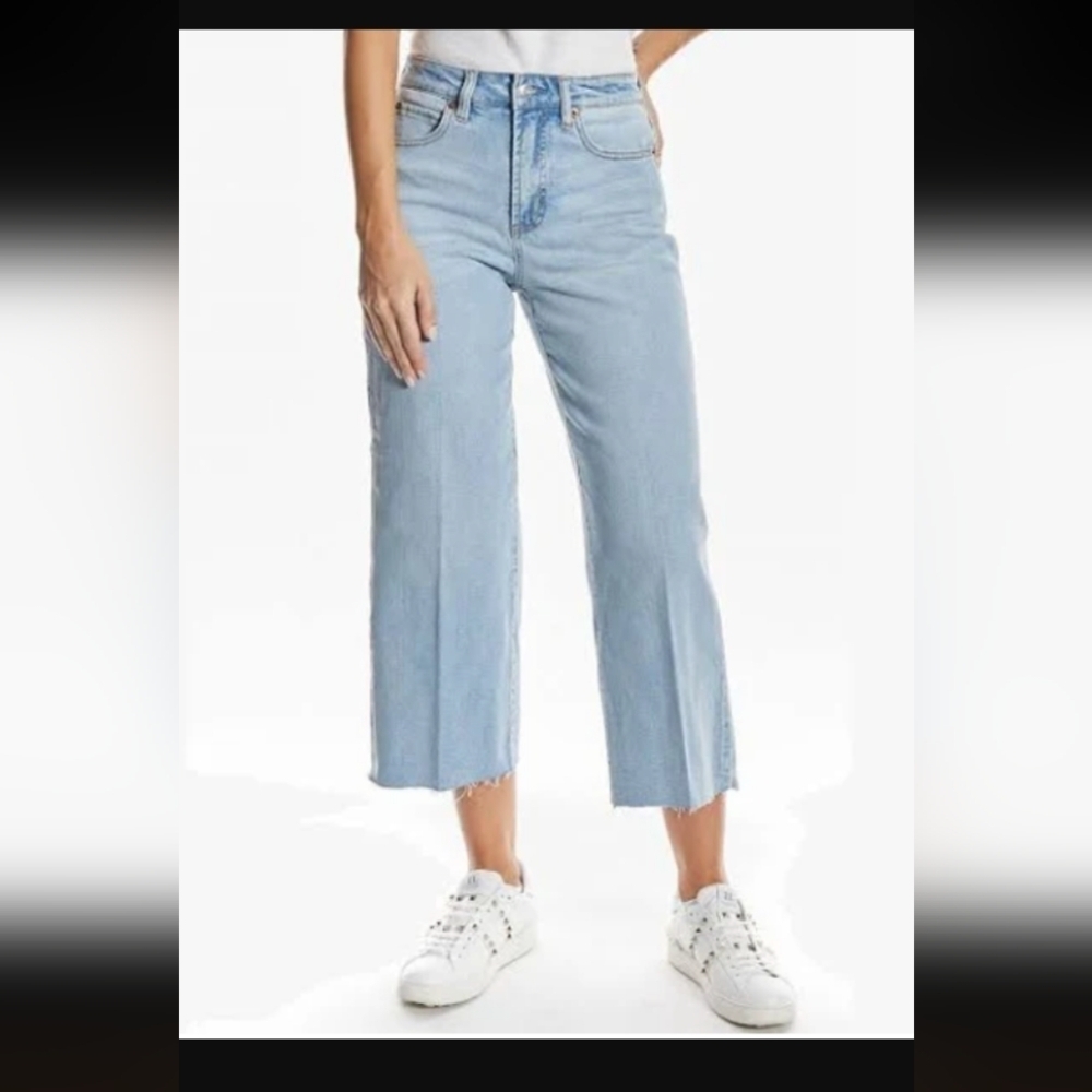 OAT: High Rise Crop Leg Jean